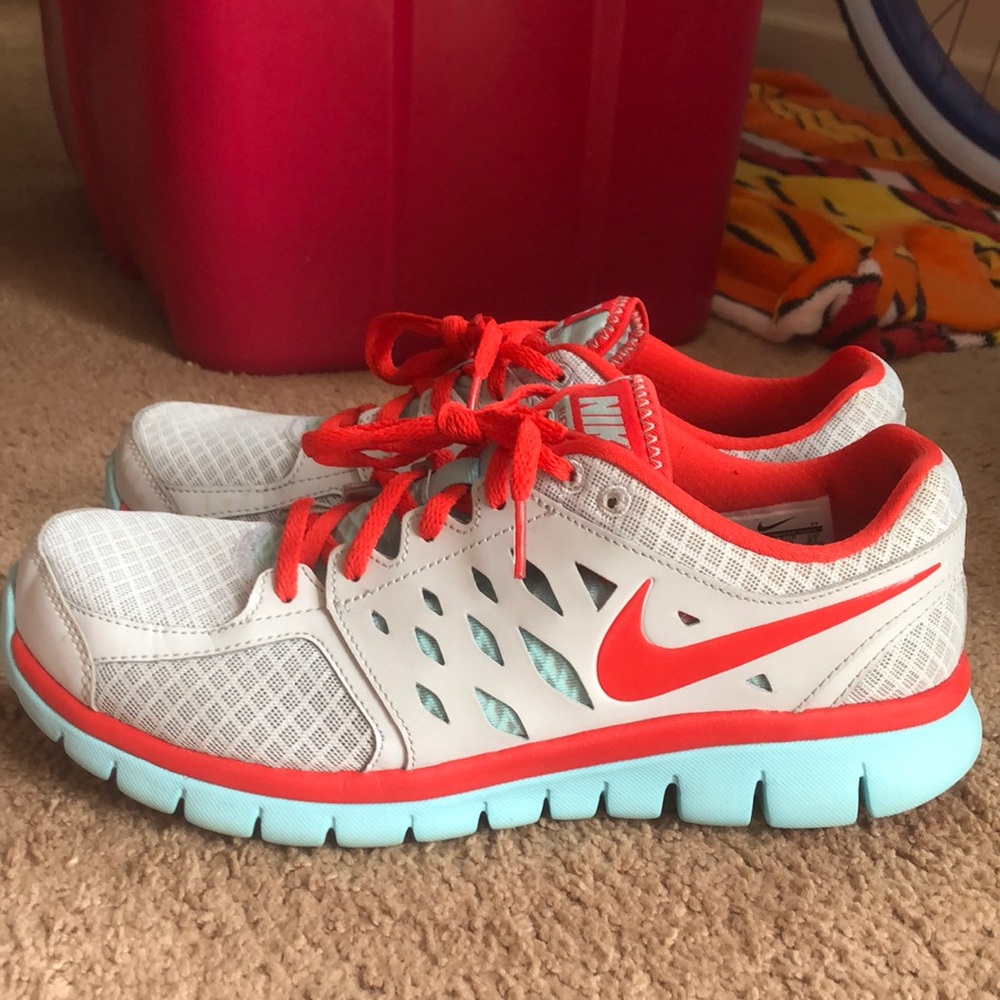 Lightly worn Nike flex run